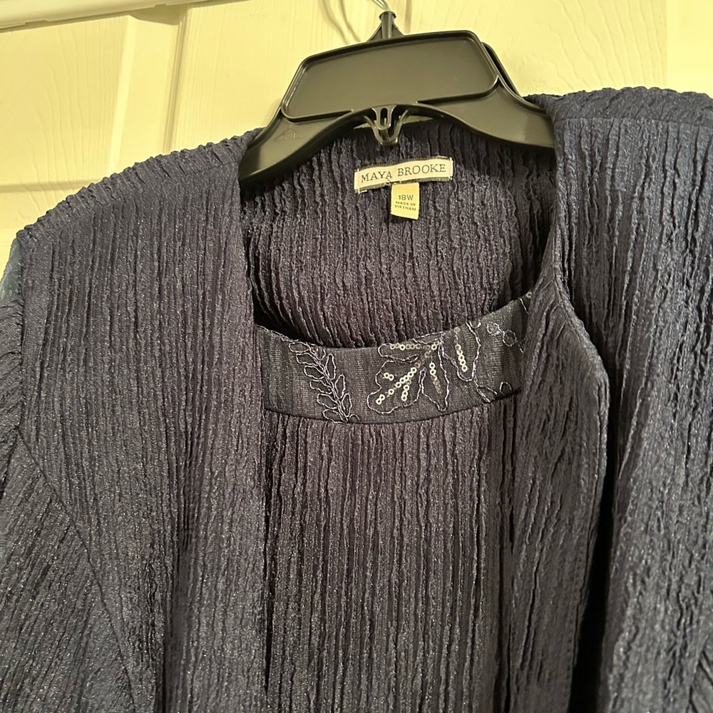 Ideal for wedding or fancy dress. Never worn with tags still. From Macy’s